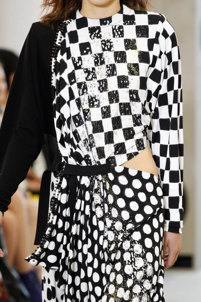 Look 12